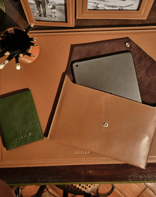 Customizable leather sleeve for tablet/laptop