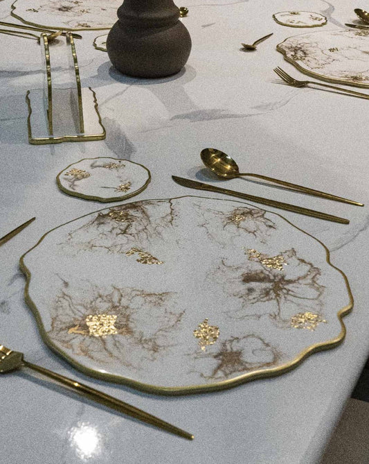 Greta White Gold irregular table set